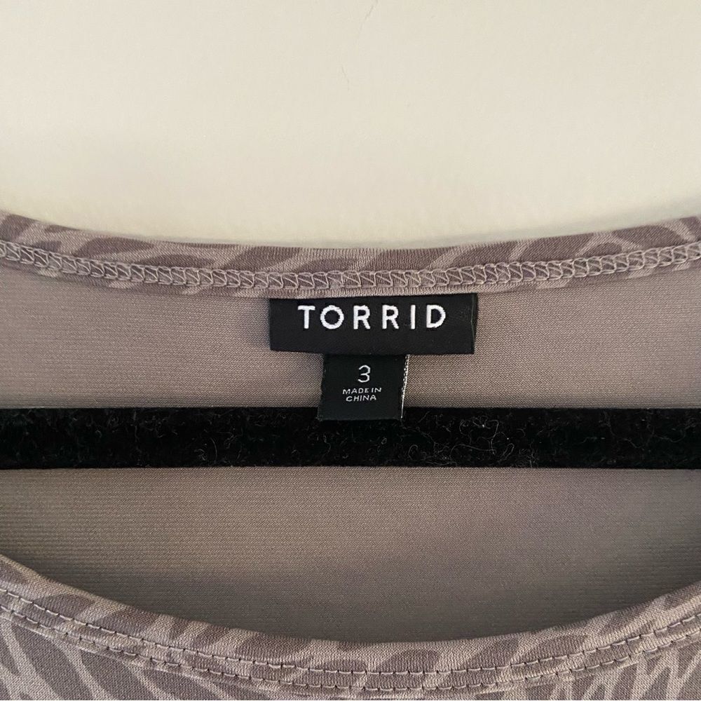 Pebble Grey Abstract Floral Studio Knit Tank size 3 - Picture 8 of 8
